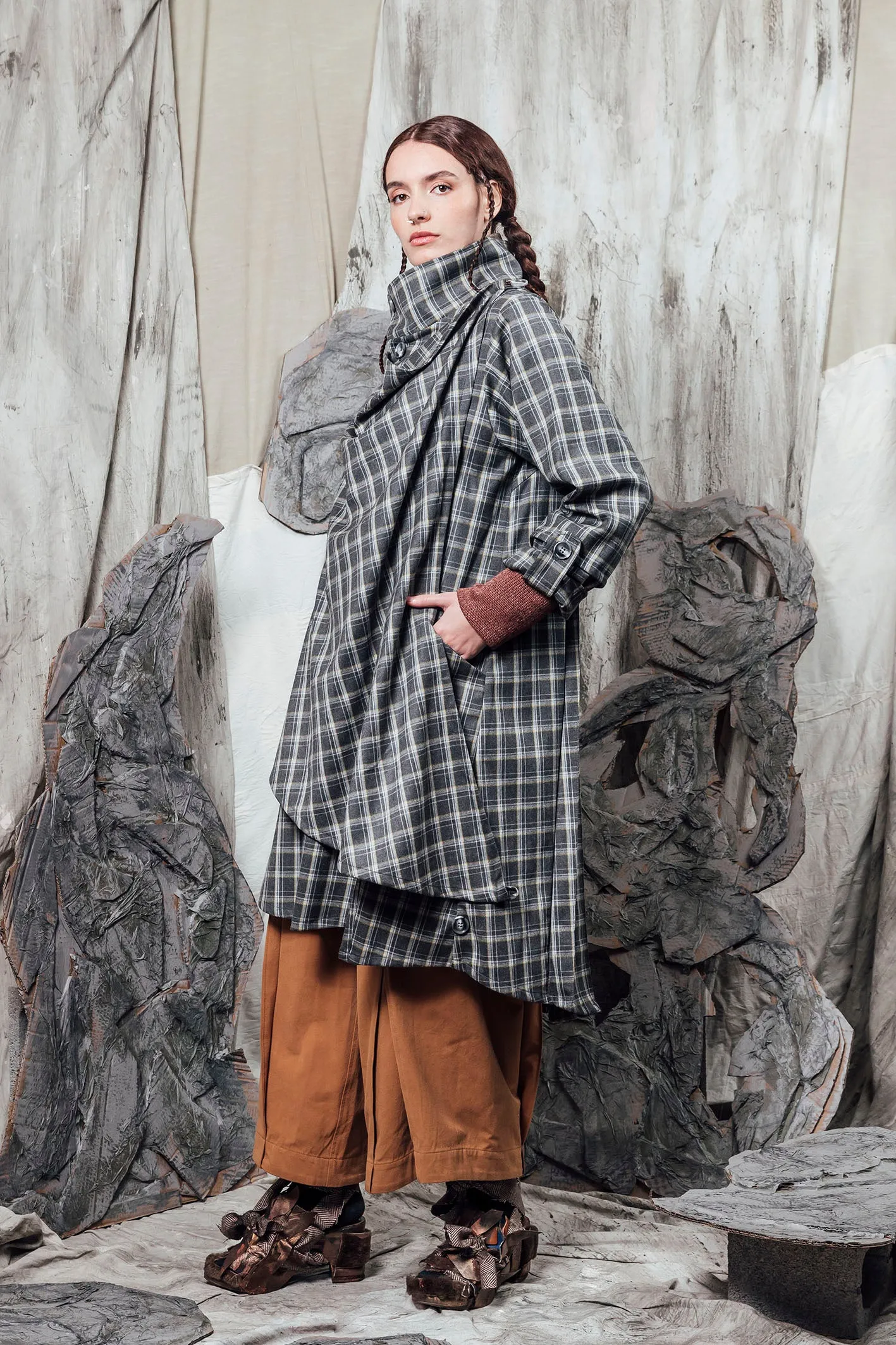 AW24 THORNE DRAPE TRENCH - RIVERSTONE PLAID