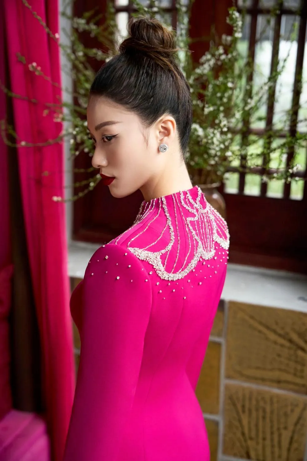 Gracen Sheath High Neck Velvet Satin Floor Length Ao Dai