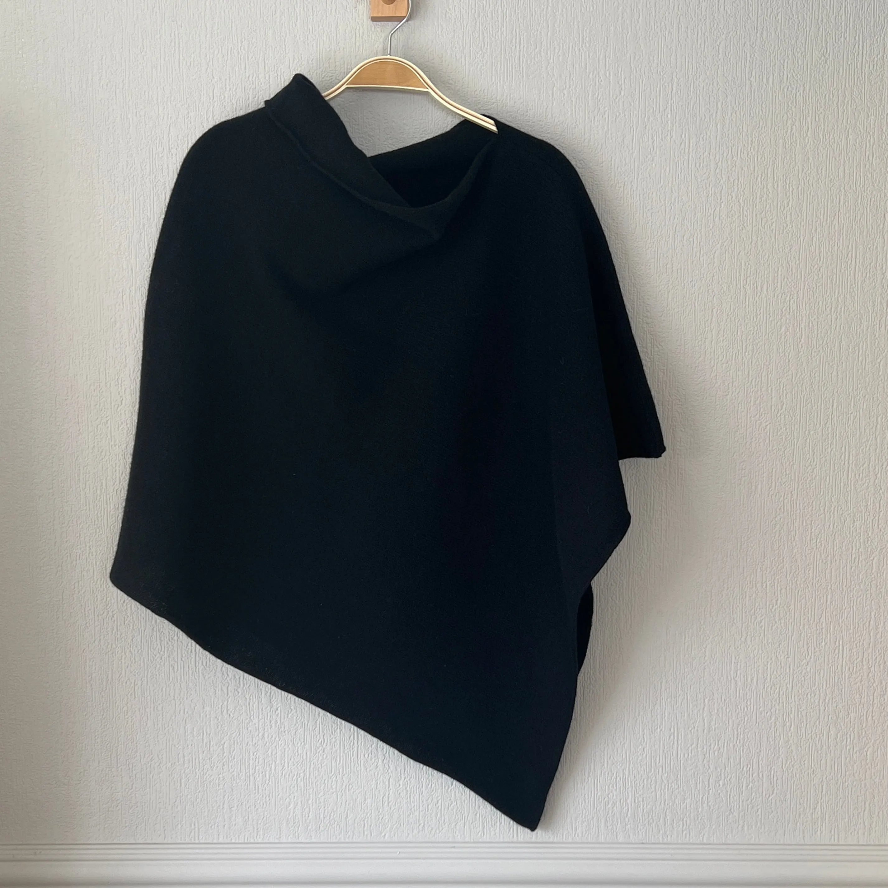 Poncho Soft Merino Lambswool Black