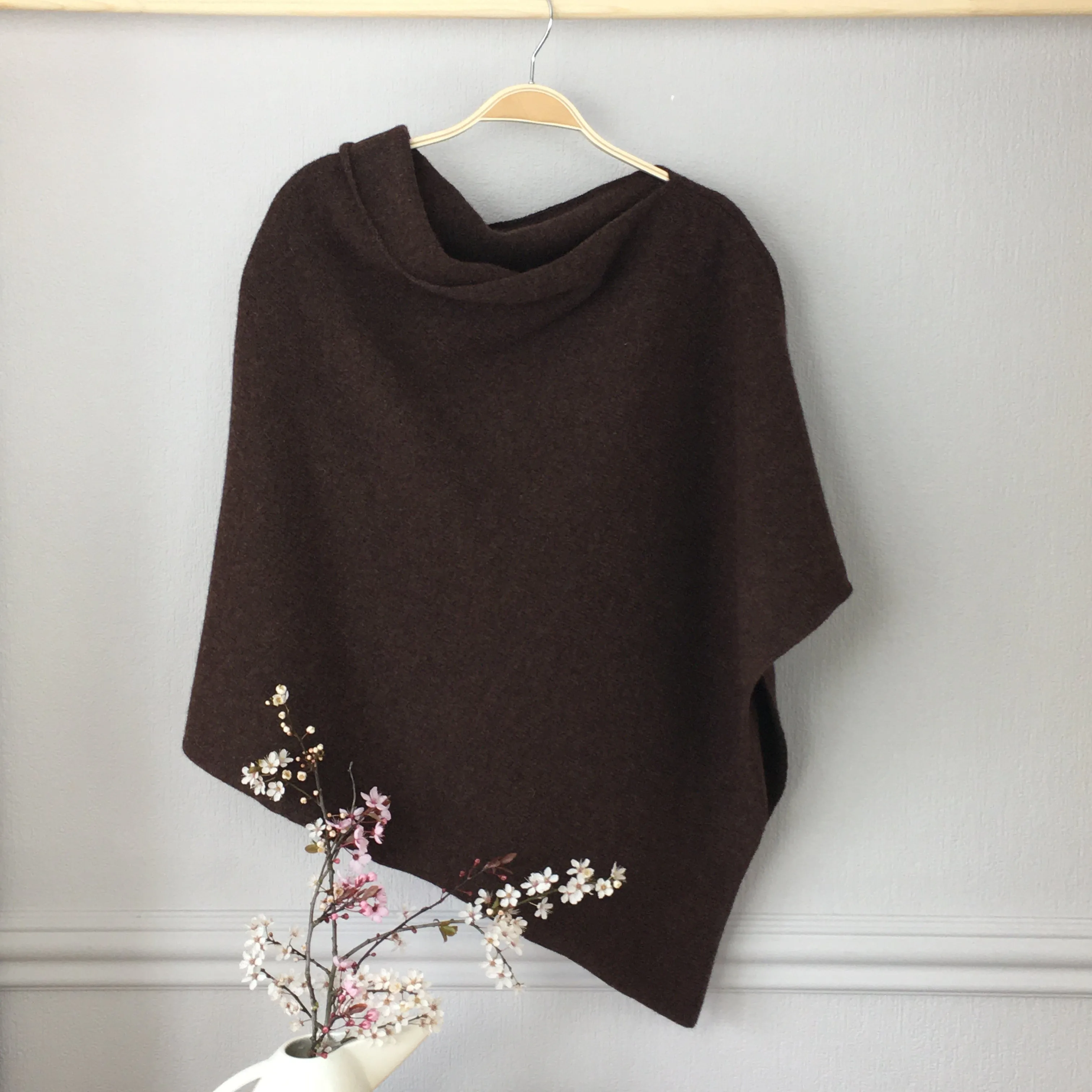 Poncho soft merino lambswool hickory brown